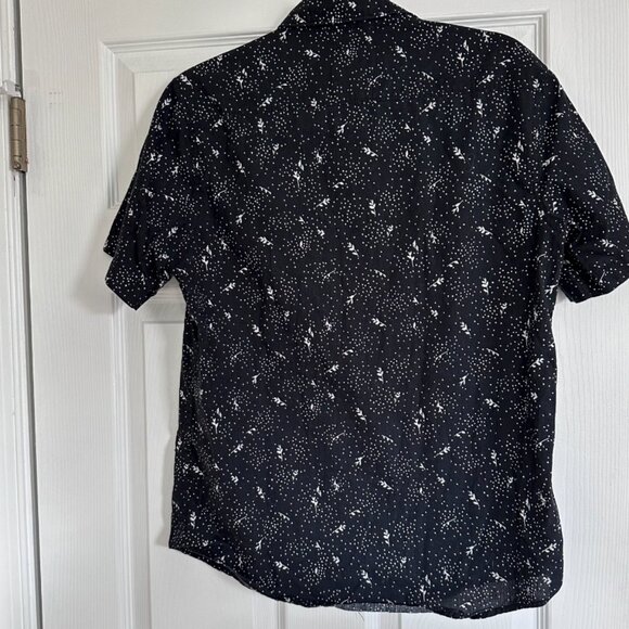 Men's Slim Fit Black/Ivory Pattern Short Sleeve Button Down Shirt - Picture 3 of 4